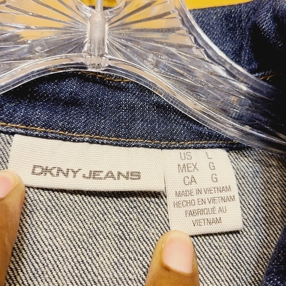 DKNY | Women's Vintage Full Zipper Dark Denim Cropped Jacket (Size Large) - Picture 2 of 15